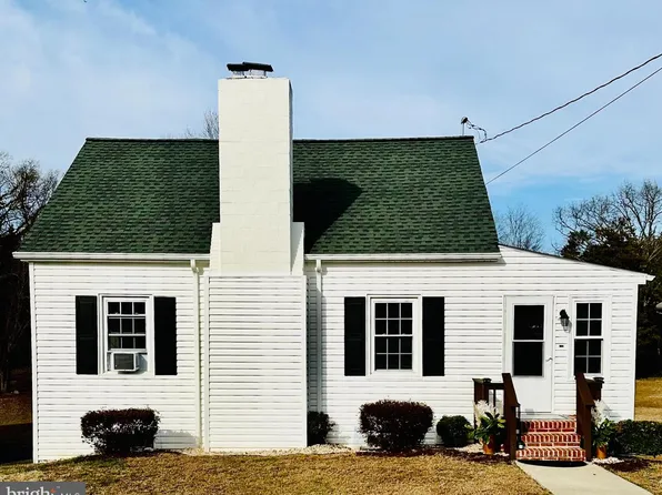 1037 Julian Dr, Fredericksburg, VA 22405
