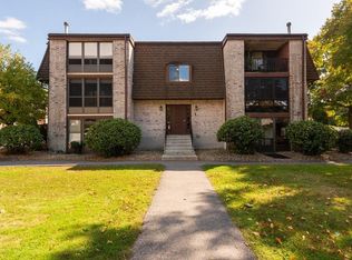 1 Greenbriar Dr APT 101, North Reading, MA 01864