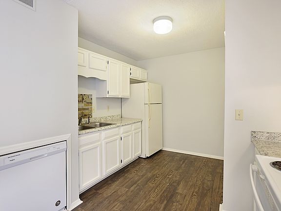 2nd image of 119 Five Oaks Dr