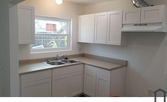 5th image of 8091 Del Rosa Ave