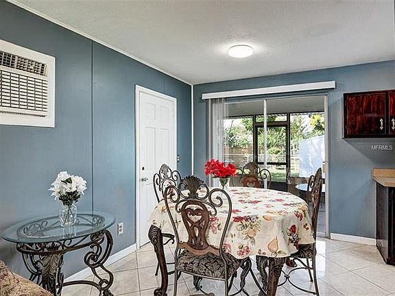 5th image of 776 Oaklando Dr