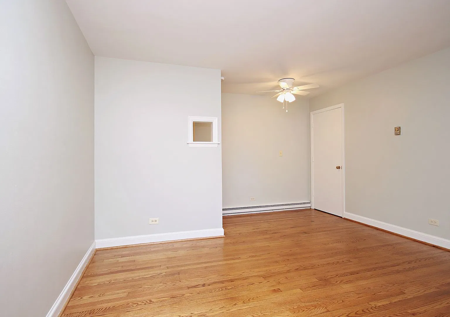 Student-Friendly Ground-Level Apartment Near The School of Data Science — Photo 4