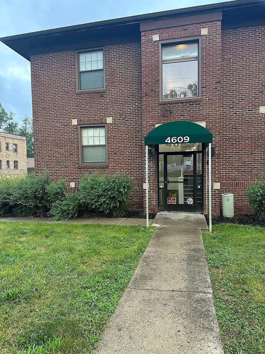 4609 E Washington St #7 photo 1
