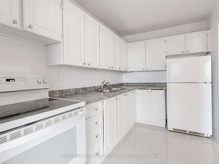 150 Lakeshore Rd W #1412 — Photo 9
