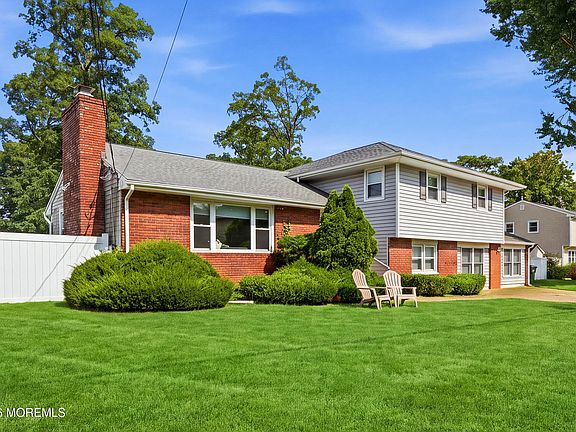 2nd image of 135 Ampere Avenue