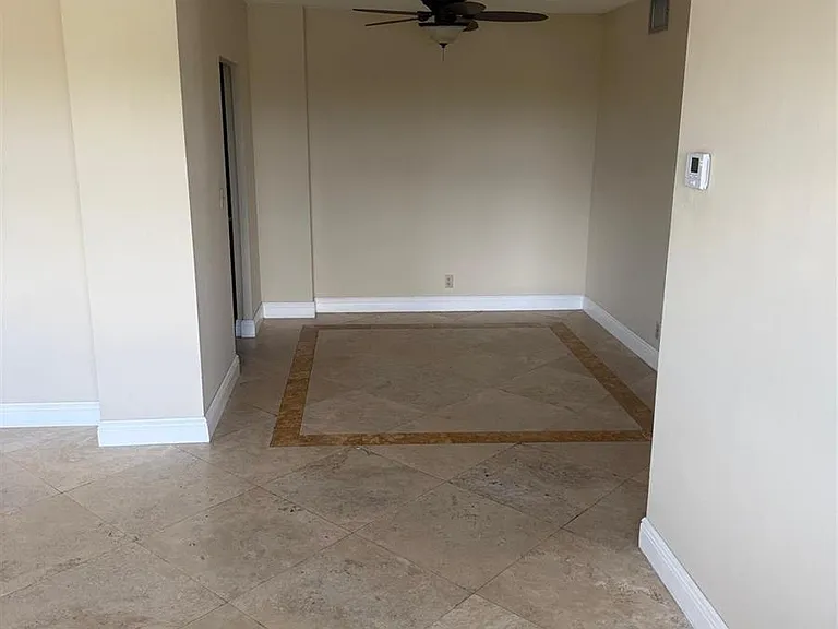 2555 NE 11th St #502 — Photo 3