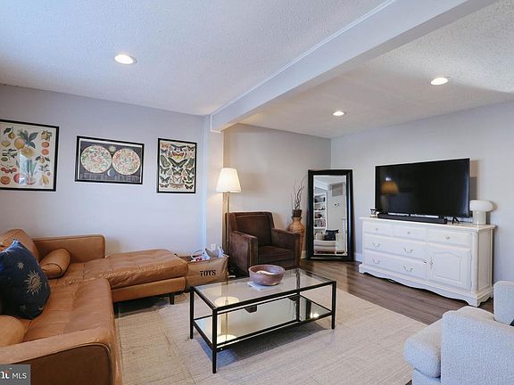 2nd image of 13568 Bentley Cir