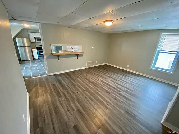 4th image of 590 W Utica St #2