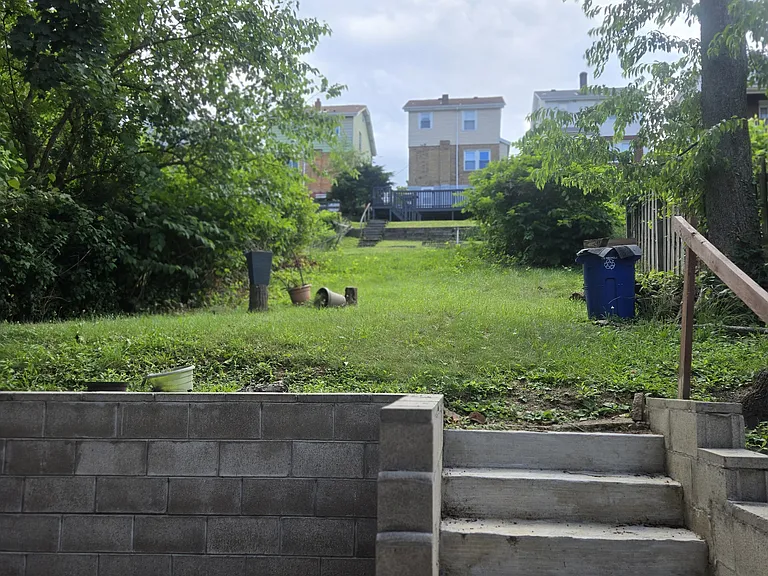Woodbourne Ave — Photo 10