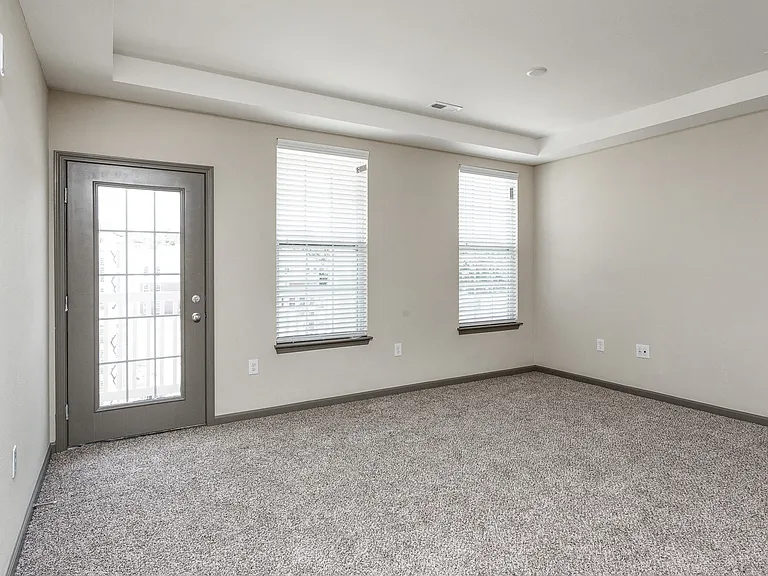 Bella Vista Apartments — Photo 15