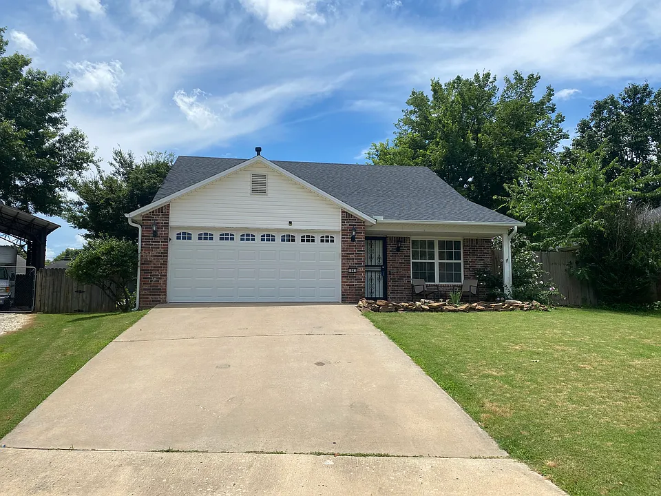 1043 S Regency Dr