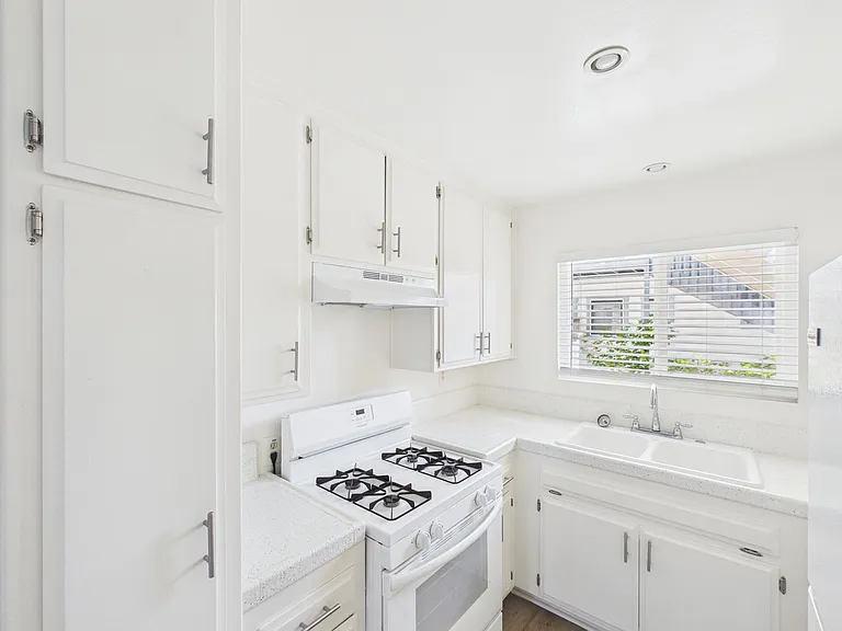 4582 Maryland Street — Photo 7