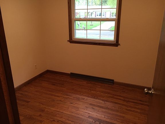 2nd image of 2385 Saratoga Dr