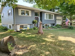 127 Crockett Dr, Quincy, MI 49082