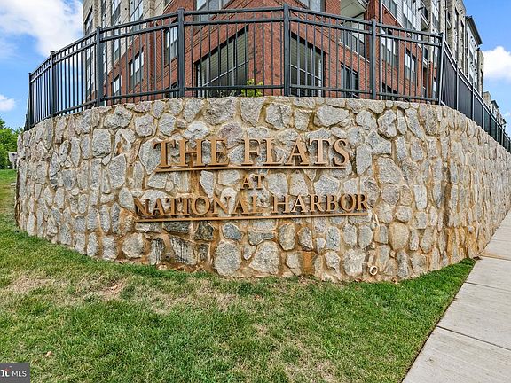 2nd image of 100 Saint Ives Pl APT 306