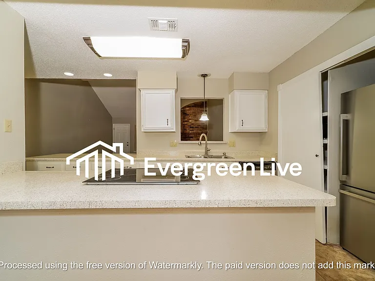 4917 Crestwood Dr — Photo 6