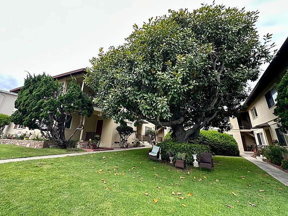 2nd image of 321-325 Calle Miramar #325-06