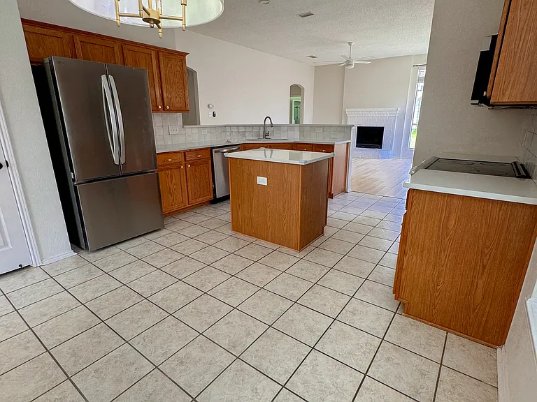 7015 Hillwood Dr — Photo 24