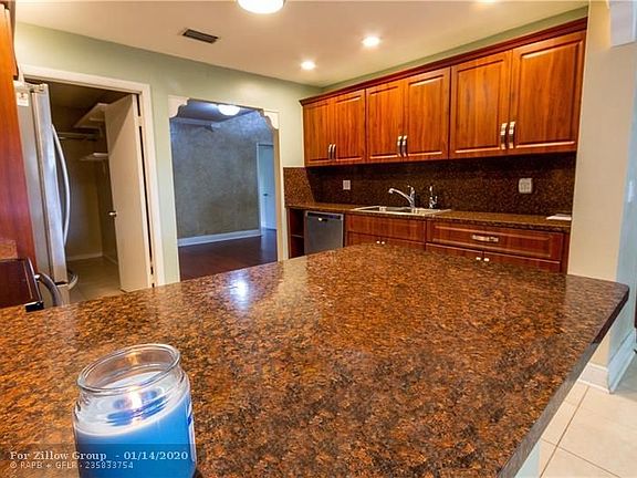 3rd image of 6086 Live Oak Ct APT C