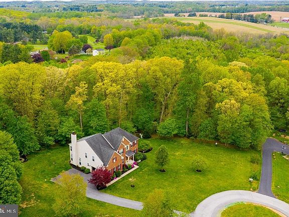 Captivating countryside, yet close-in location