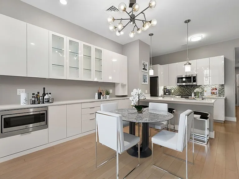 121 Portland St #202 — Photo 8