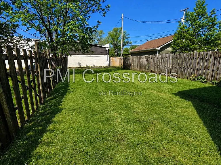 153 S Cypress Ave — Photo 5