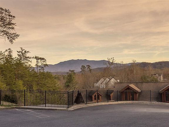 4th image of 410 Big Bear Way #4004ROSIEROOSROOST