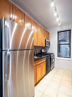 5th image of 225 W End Ave APT 4
