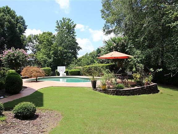 5th image of 615 Falls Lake Dr