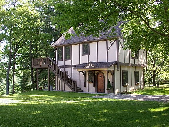 Guest House w/ 2 Kitchens