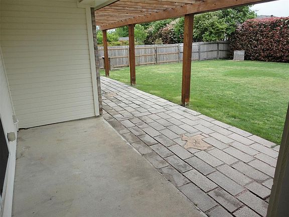 5th image of 316 Hacienda Dr