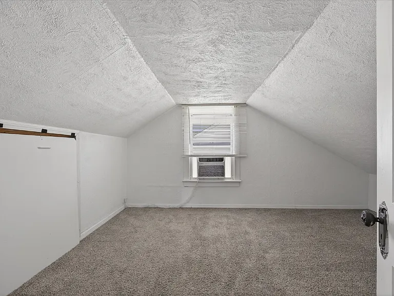 2813 Faircourt St — Photo 18