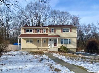 15 Hemlock Dr, Vernon Twp., NJ 07461
