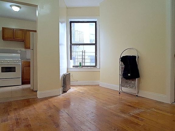 3rd image of 502 W 213th St APT 4B