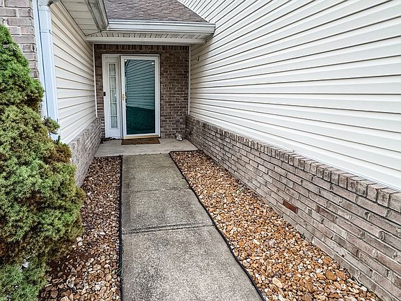 2nd image of 5826 Oberlies Way