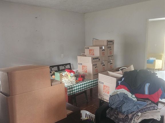 5th image of 1206 N Commerce St
