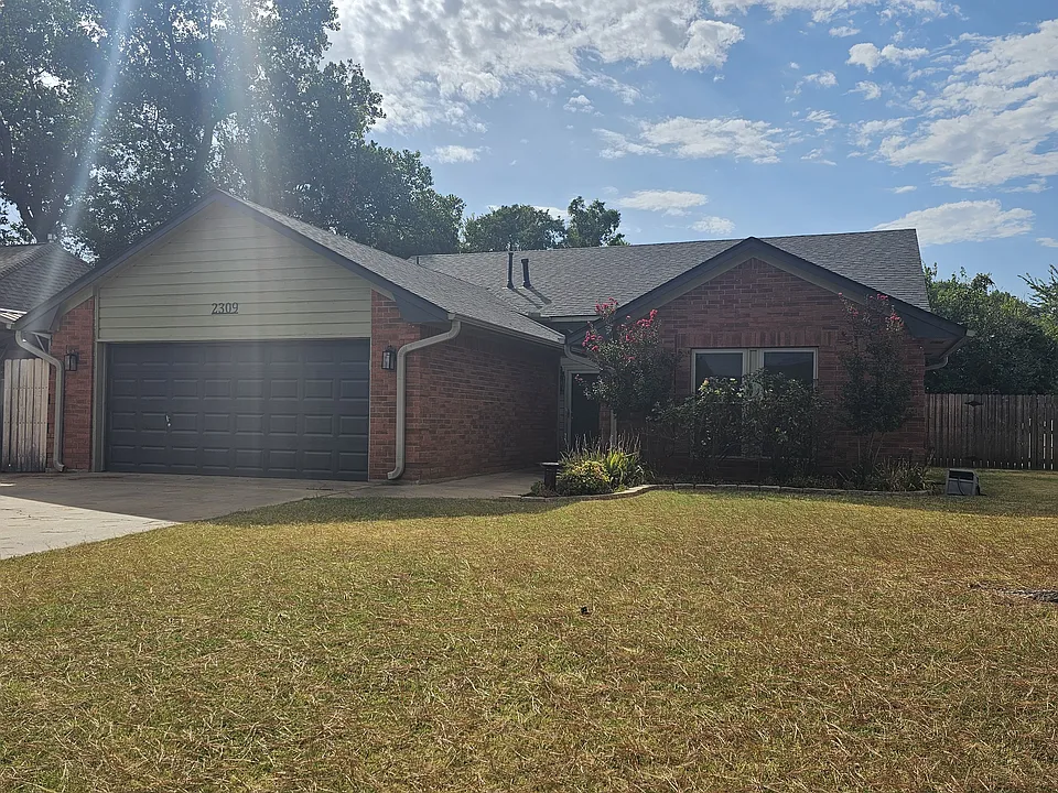 2309 NE Turtle Creek Dr