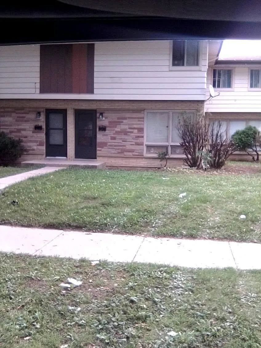 3 bed, 1.5 bath, 1350 sqft, $1,650 — Photo 1