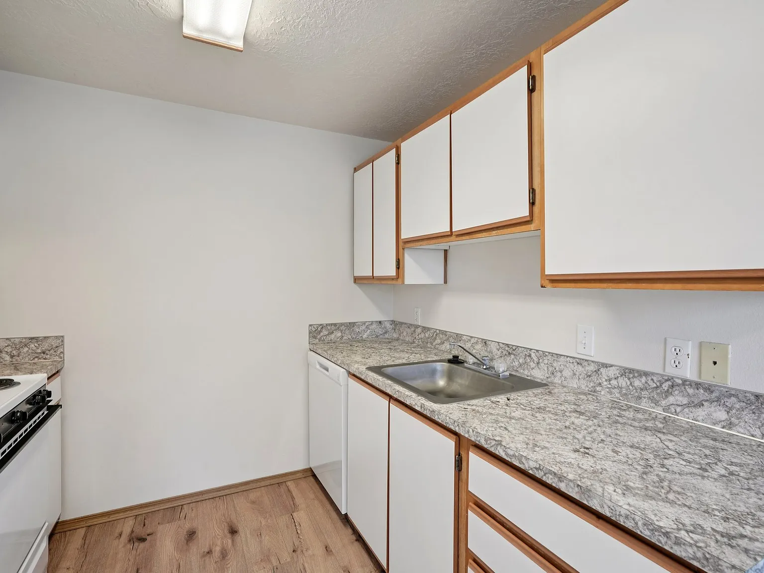Valley Crest Apartments — Photo 3
