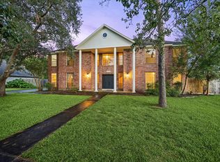 1414 W Castlewood Ave, Friendswood, TX 77546