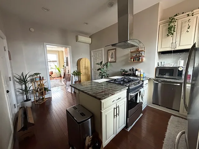 1 bed, 980 sqft, $2,900 — Photo 2