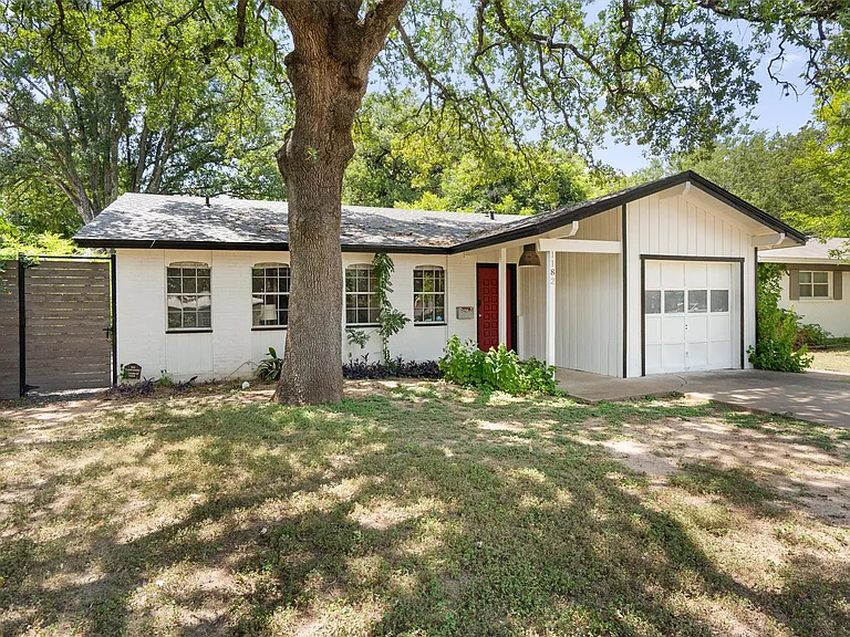 1182 Angelina St — Photo 3