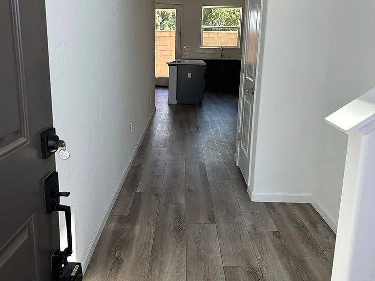 1021 W Payson Ave — Photo 2