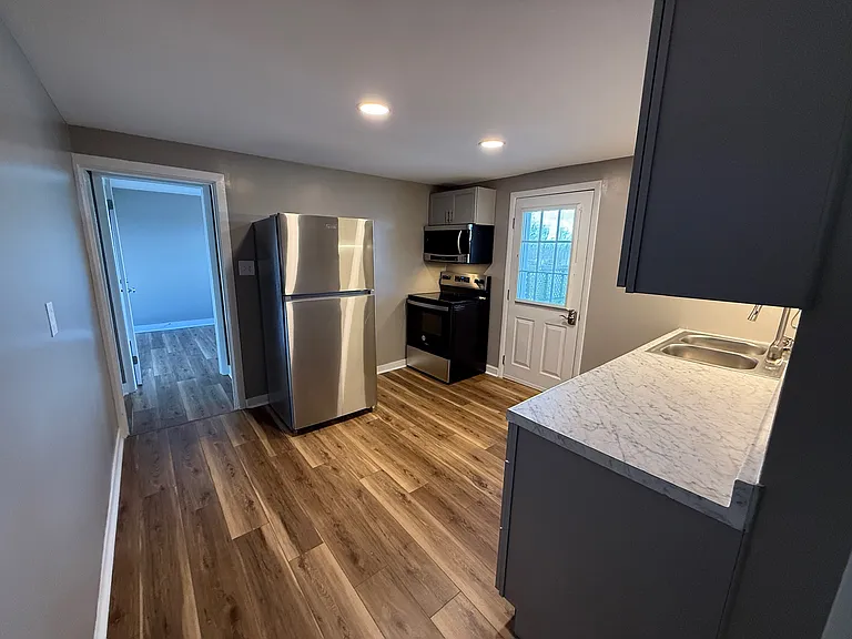 210 Hill St — Photo 2