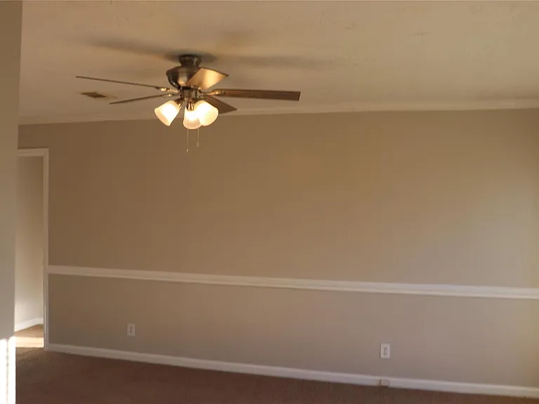 760 N Burbank Dr — Photo 3