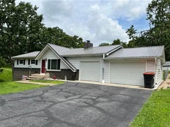 111 Robinhood Dr, Cassville, MO 65625