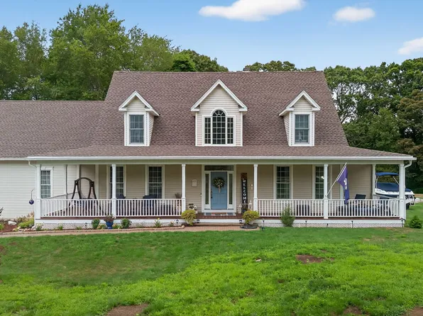 25 Comstock Trail, East Hampton, CT 06424
