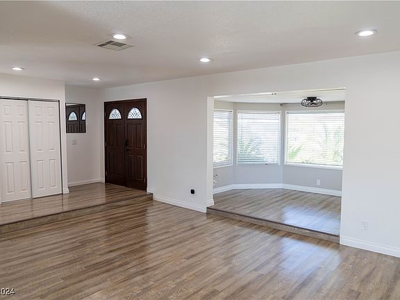 3rd image of 5275 Carol Cir
