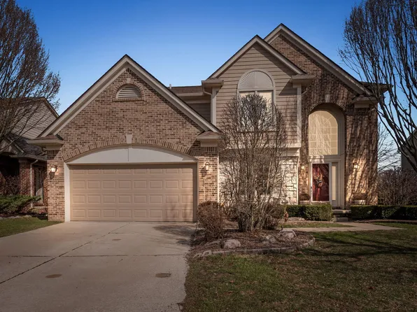 50368 Waterstone Ct, Plymouth, MI 48170