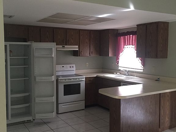 3rd image of 2605 NE 5th Ave